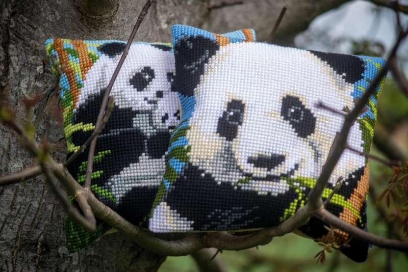 Vervaco-Kreuzstichkissen-Panda-PN-0153875