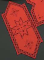 Hardanger Tischläufer 27x65cm - Stern rot